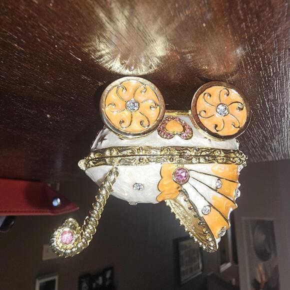 Enamel hinged jeweled trinket box - Baby Stroller Figurine with Rhinestones - Picture 3 of 5